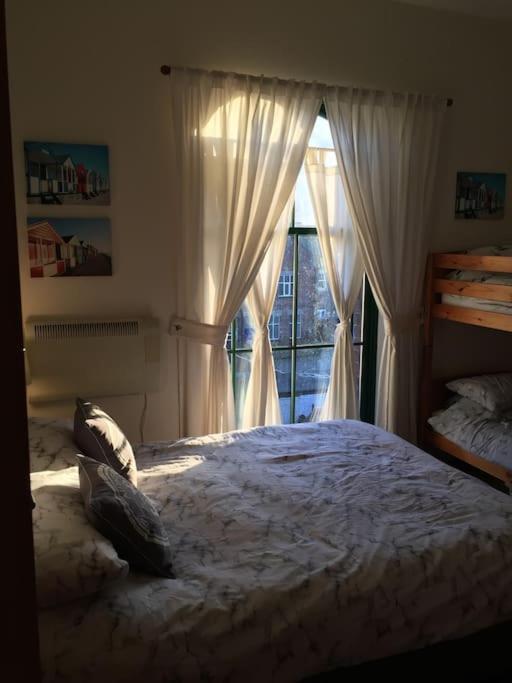 Converted Chapel Filey Floor To Ceiling Arch Window Luaran gambar