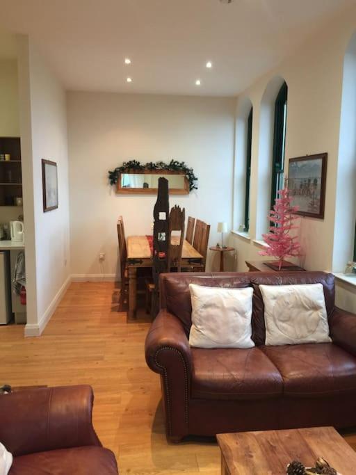 Converted Chapel Filey Floor To Ceiling Arch Window Luaran gambar